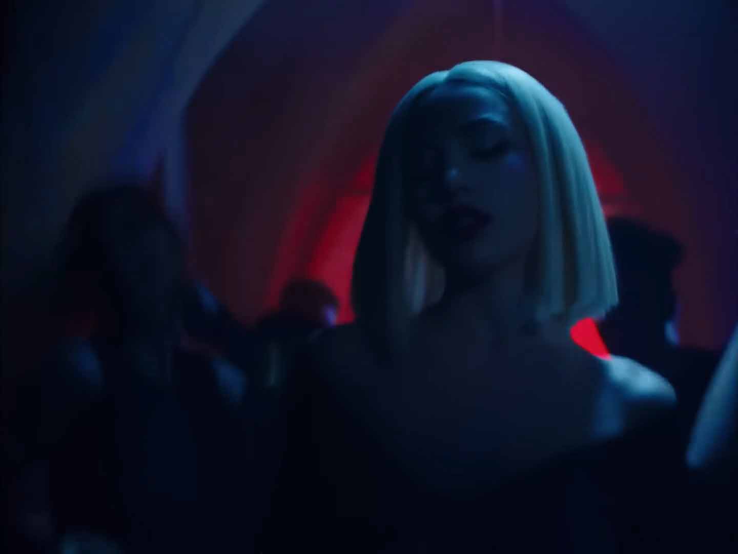 Alok  Ava Max – Car Keys (Ayla) Official Video_00_00_41_09